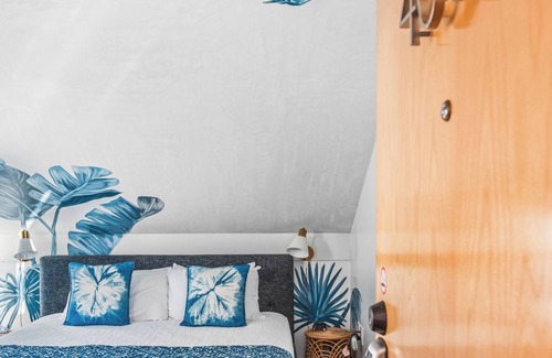 Rosemary Beach Hotel | 403 Rosemary Beach Inn - Includes Beach Chairs & Complimentary Breakfast + Access to 4 Pools