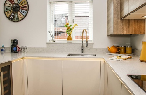 Shrewsbury Cottage | 42 ALBURY PLACE, character holiday cottage in Shrewsbury