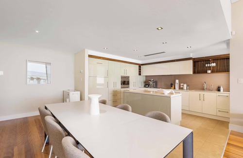 McCracken House | 43A Hayward Ct - Beachfront, Linen and Wi-Fi