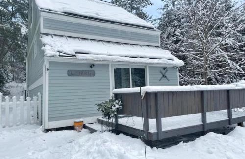 Twin Mountain House | 43TV peaceful retreat in the White Mountain fireplace fire pit large yard WiFi AC