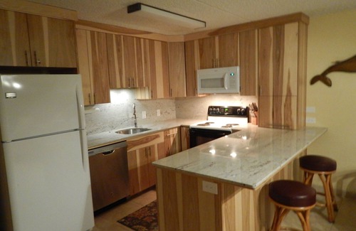 Kihei Condo | 48 Hr Cancel, Partial Ocean View, A/C, 3 min Walk to Beach