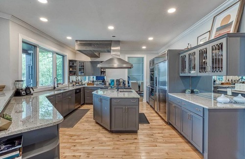 Fishs Eddy House | 4800 Sq Ft Catskills Lake Mansion W/Hot Tub!