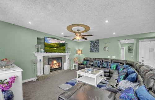 Calgary House | 48a Luxury Lake Home W Massage Meditation Gym Ac