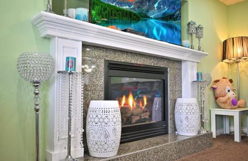 Calgary House | 48a Luxury Lake Home W Massage Meditation Gym Ac