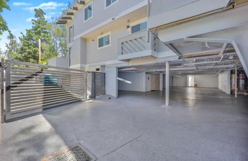 Menlo Park Apartment | 495 - Upscale Home with AC and Patio near Meta and Stanford
