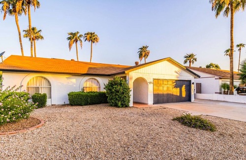 Knoell Scottsdale House | 4B mountain view villa w/heated pool & games
