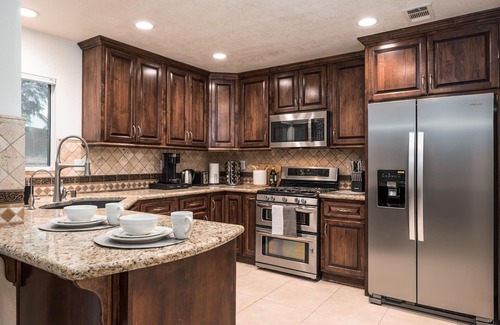 Riverside House | 4b3b Spacious House/Free Parking/Pet friendly