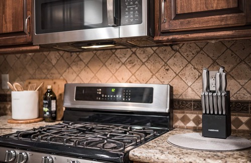 Riverside House | 4b3b Spacious House/Free Parking/Pet friendly