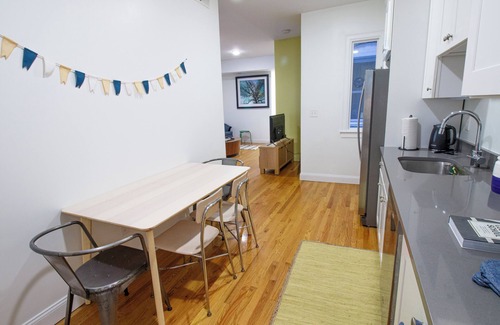 Washington Park Apartment | 4BD 1.5BTH Sunny Apt in Roxbury