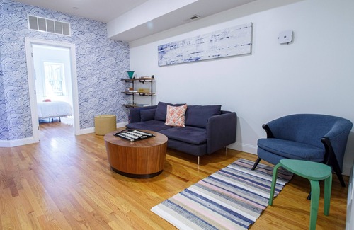 Washington Park Apartment | 4BD 1.5BTH Sunny Apt in Roxbury