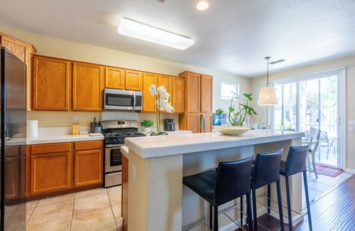 Elk Grove House | 4BD/2BA-For 10-Large Relaxing Backyard