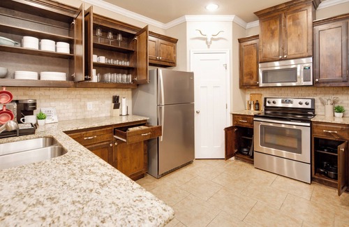 Wellborn House | 4bd/4bath w/Community Pool & Beach Volleyball - 6mins to Kyle Field