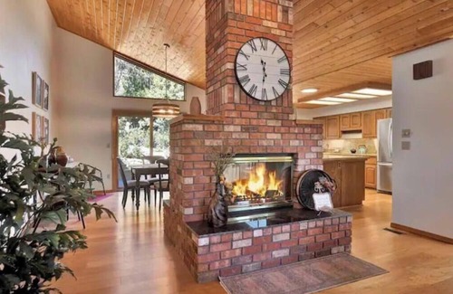 Prescott House | 4Bd Sleeps 8 Firepit Views 8 min from Whiskey Row Outdoor games