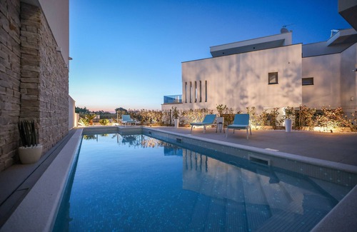 Murter Villa | 4BDR Villa, A/C, 4000 sq ft, beach area, private pool, jacuzzi top roof terrace
