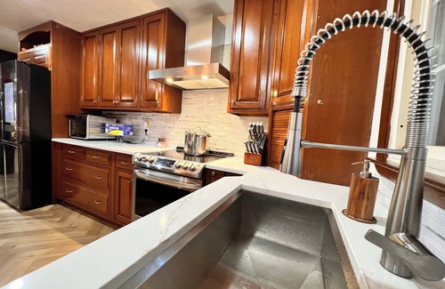 Lorton House | 4beds get away tropical SFH near DC