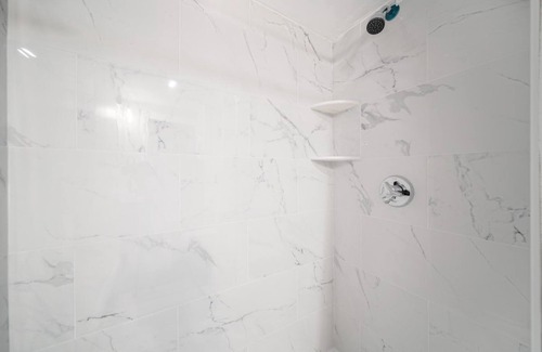 South Boston Apartment | 4BR/1BTH Easy Commute South Boston Apartment