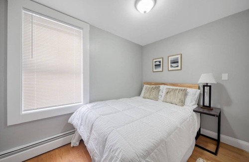 South Boston Apartment | 4BR/1BTH Easy Commute South Boston Apartment