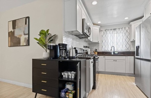 Lynwood House | 4BR-2B Near LAX, SoFi, & Disney