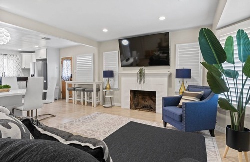 Lynwood House | 4BR-2B Near LAX, SoFi, & Disney