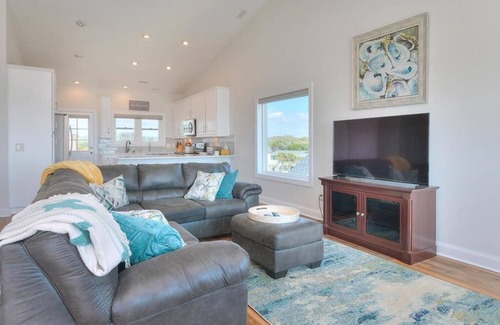 Long Beach House | 4BR/3.5BA Home - 2nd Row, Ocean Views, Walk to Beach, POOL, Sleeps 14