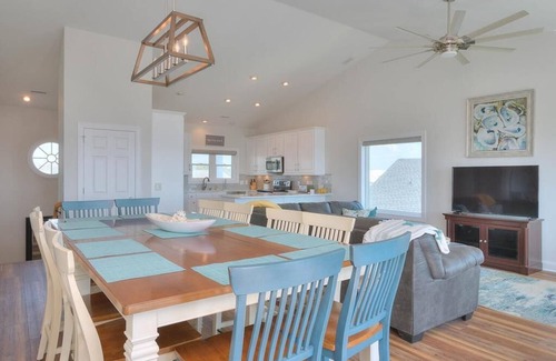 Long Beach House | 4BR/3.5BA Home - 2nd Row, Ocean Views, Walk to Beach, POOL, Sleeps 14