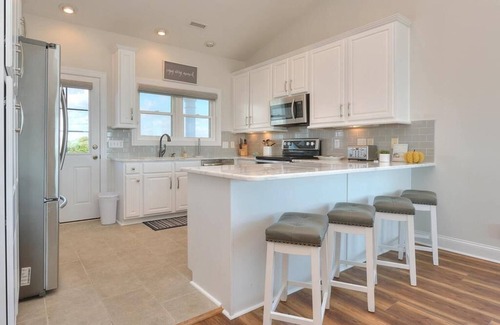 Long Beach House | 4BR/3.5BA Home - 2nd Row, Ocean Views, Walk to Beach, POOL, Sleeps 14