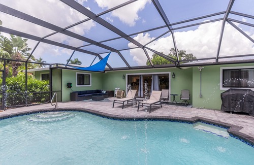 McGregor House | 4br 3ba Home, heated pool near Beaches & Downtown