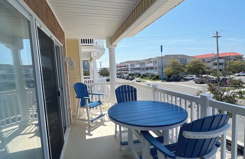 North Wildwood Condo | 4BR 3Bath 2level condo sleeps 10 dog friendly