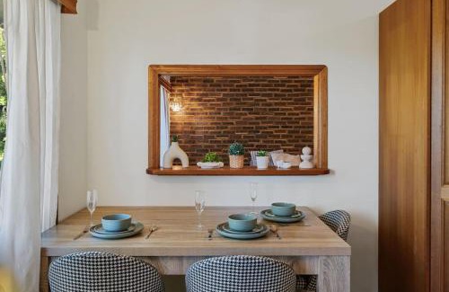 Sunnybank House | 4BR Garden Patio Retreat Near Food Shops and Transit