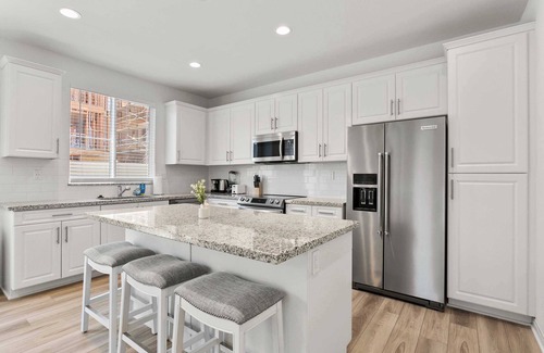 Ivey Ranch - Rancho Del Oro House | 4BR Harborview Estates｜Walk In Closets｜EV Charger｜Wide Backyard #42096