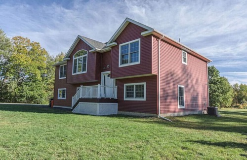 Highland House | 4BR Highland Home Near New Paltz, Wedding Venues & Hudson Valley