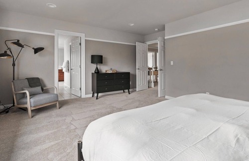 Kent House | 4BR Home in Kent w/ Office