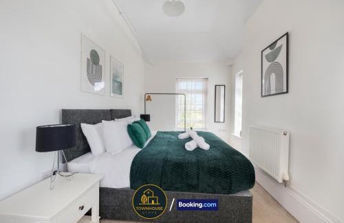 Colchester House | 4BR House by Townhouse Stays, Short Lets & Serviced Accommodation in Colchester with Free Parking, Garden & WiFi