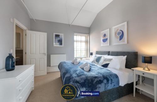 Colchester House | 4BR House by Townhouse Stays, Short Lets & Serviced Accommodation in Colchester with Free Parking, Garden & WiFi