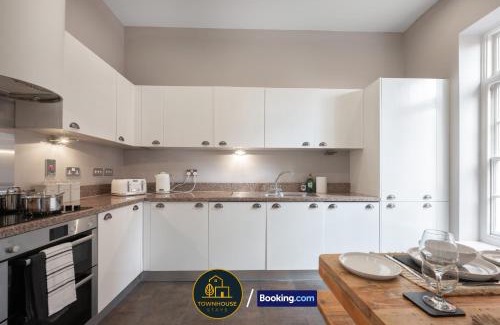 Colchester House | 4BR House by Townhouse Stays, Short Lets & Serviced Accommodation in Colchester with Free Parking, Garden & WiFi