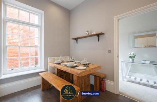 Colchester House | 4BR House by Townhouse Stays, Short Lets & Serviced Accommodation in Colchester with Free Parking, Garden & WiFi
