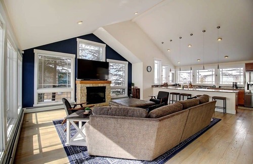 Edwards House | 4BR in Edwards - Hot Tub, Workspace, Game Room