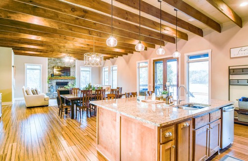 Double Springs House | 4BR Lakeview Retreat| Dock Access, Kayak + Firepit