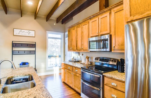 Double Springs House | 4BR Lakeview Retreat| Dock Access, Kayak + Firepit