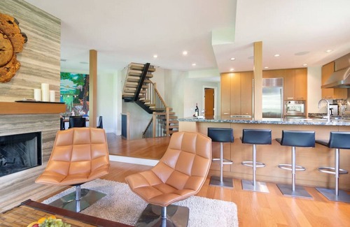 Whistler Villa | 4BR Luxury Chalet 2,655 Sq Ft w/Private HT &Garage