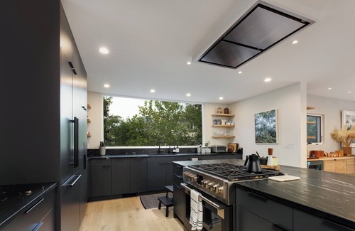 Newlands House | 4BR Modern Gem with Flatiron Views & Hottub 1mile to Pearl, 1block to NoBo Park