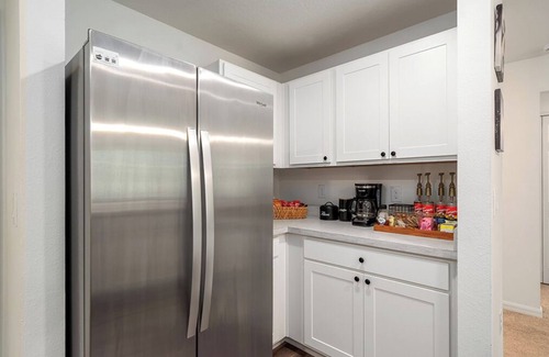 Ocala House | 4BR Near WEC + Long Stays + Kitchen & Workspace