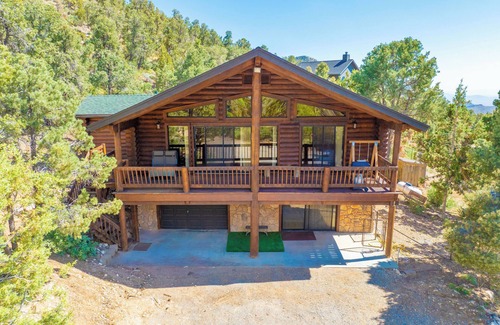 Mount Charleston Cabin | 4BR Sneak-Away Log Cabin: Mountain View & Garage