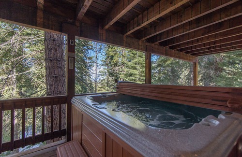Truckee House | 4br Tahoe Donner Family Home With Hot Tub