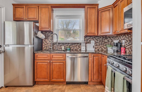 Seminary Hill House | 4BR Tropical Oasis, Free Parking