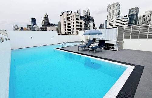 Khlong Toei Nuea Apartment | 4C - 2 Bedroom Downtown Apartment with shared Pool