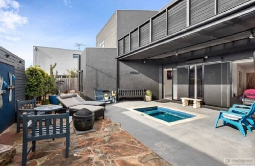 Torquay House | 4CHP The Sands Torquay . Across the road from Whites Beach Beachfront LUXURY