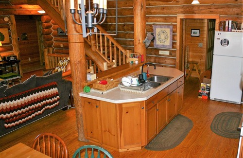 Big Rapids Cabin | 4th of July 2025! Family Reunion Log Cabin Lake View, Beach, Pontoon