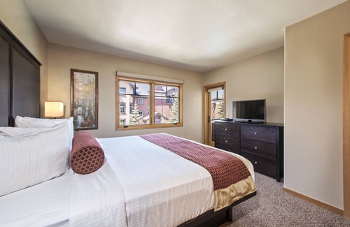 Peak 9 Resort | 4th of July week, TWO bedroom, sleeps 8 at Grand Timber Lodge is a luxury resort