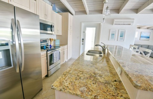 Key Colony Beach House | 4YR New- 2bed 2bath, 37ft Dock, Cabana Club, Kayak & Bikes- UPDATED